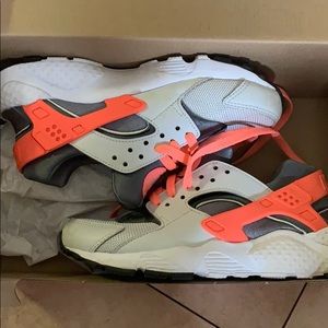 Nike Huarache worn once Kids 4.5, runs  like 3.5